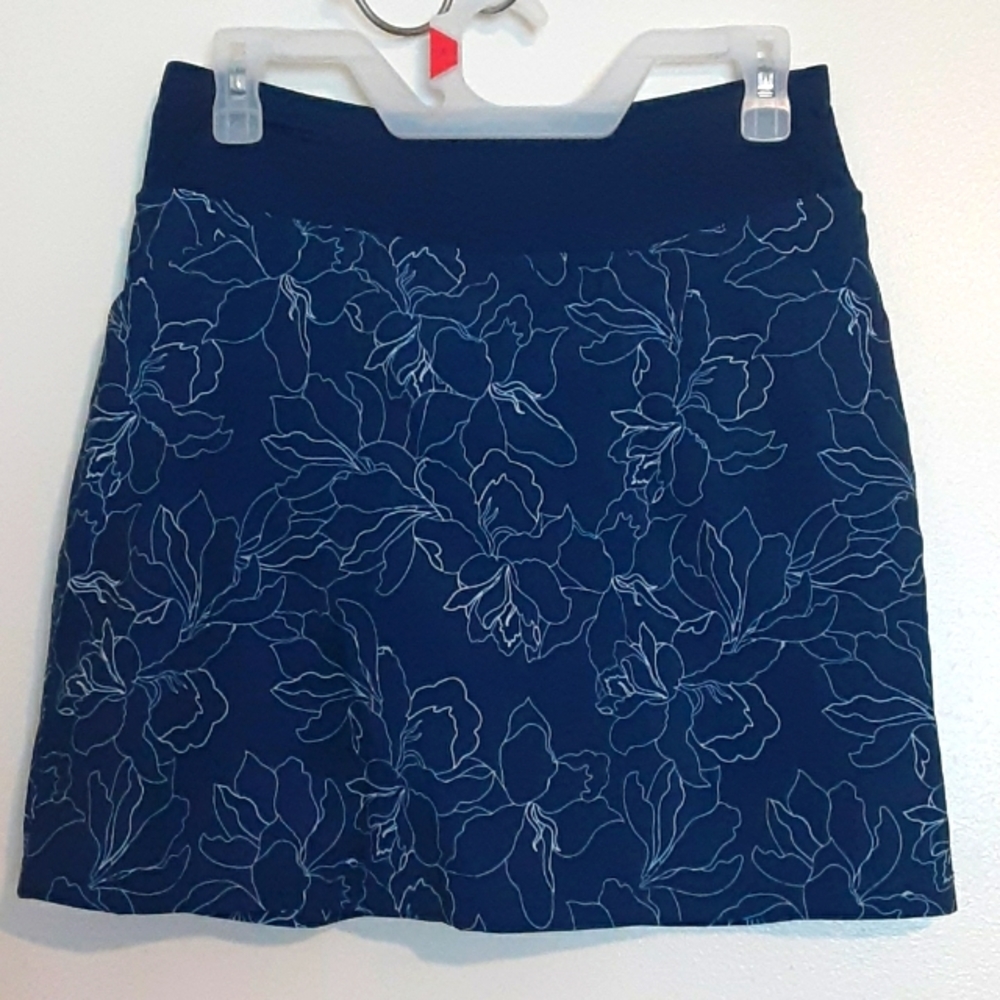 Cypree Club tummy smoothing skort